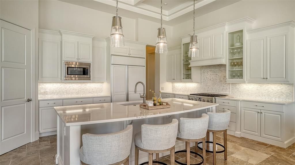 Под контрактом: $2,795,000 (4 спален, 4 ванн, 4364 Квадратных фут)