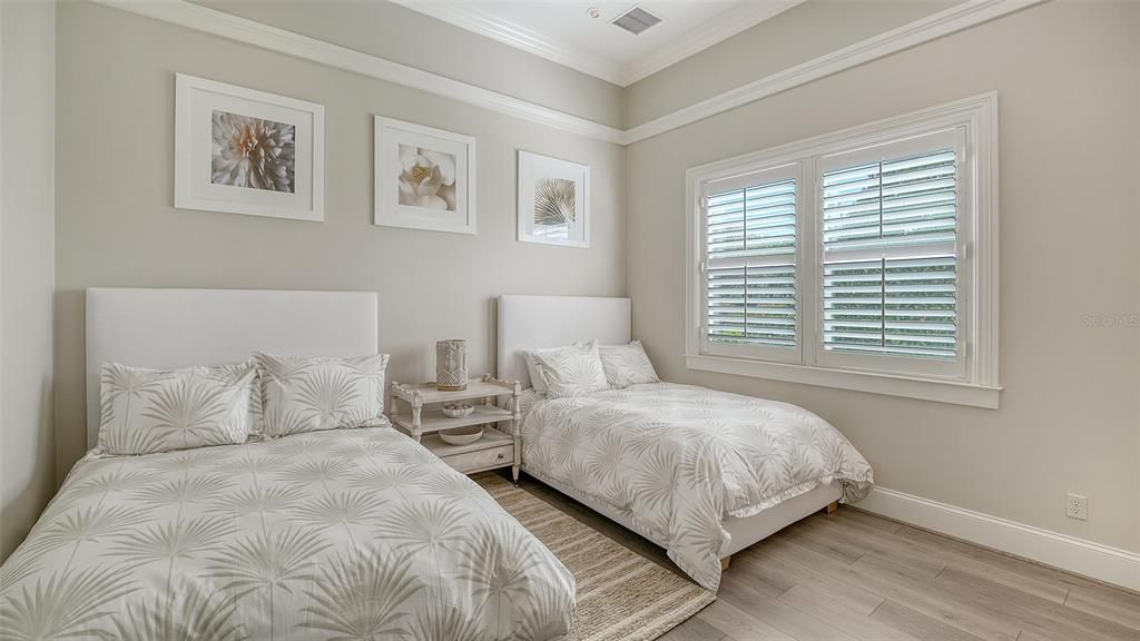 Под контрактом: $2,795,000 (4 спален, 4 ванн, 4364 Квадратных фут)