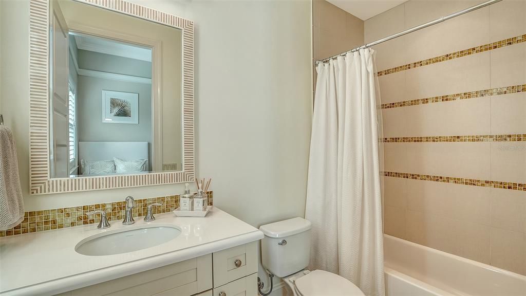 Под контрактом: $2,795,000 (4 спален, 4 ванн, 4364 Квадратных фут)