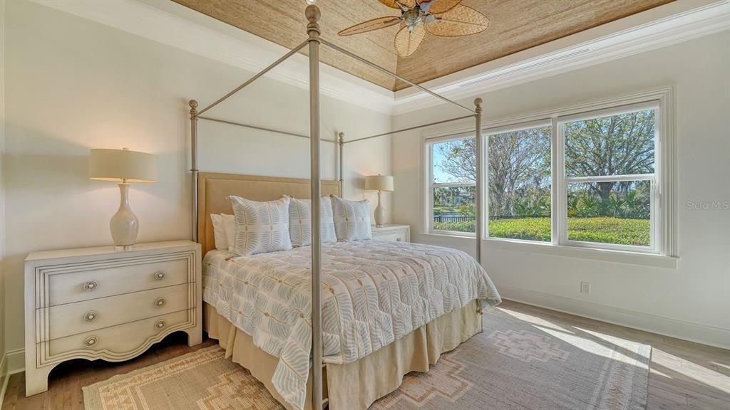 Под контрактом: $2,795,000 (4 спален, 4 ванн, 4364 Квадратных фут)