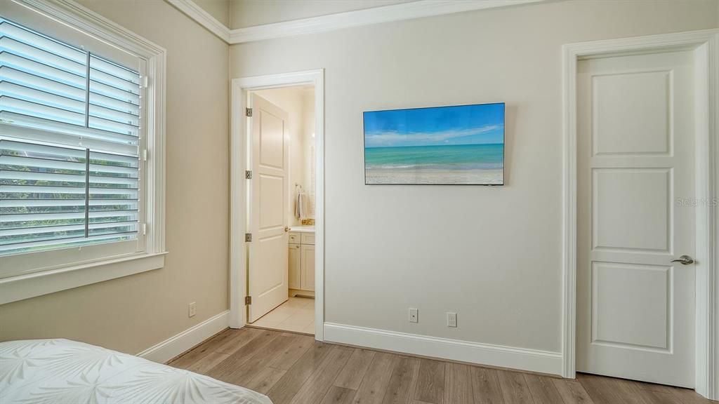 Под контрактом: $2,795,000 (4 спален, 4 ванн, 4364 Квадратных фут)