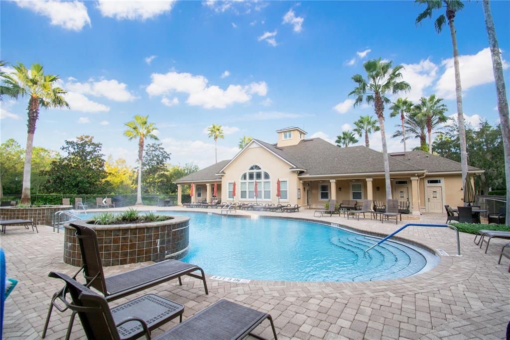 合同活跃: $349,900 (2 贝兹, 2 浴室, 1646 平方英尺)