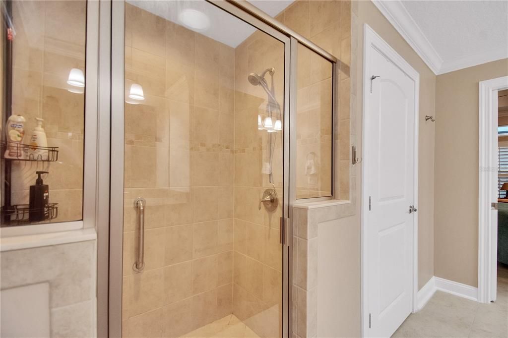 合同活跃: $349,900 (2 贝兹, 2 浴室, 1646 平方英尺)