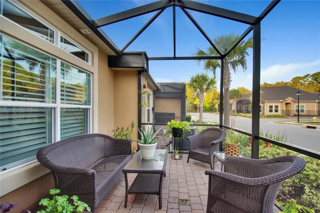 合同活跃: $349,900 (2 贝兹, 2 浴室, 1646 平方英尺)