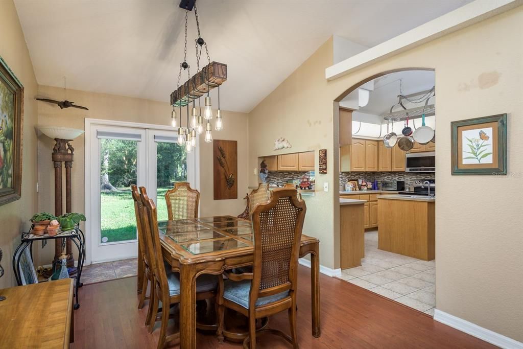 For Sale: $435,000 (3 beds, 2 baths, 1665 Square Feet)