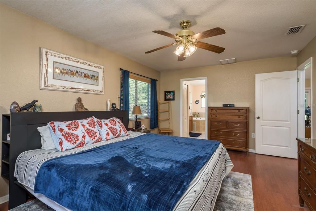 For Sale: $435,000 (3 beds, 2 baths, 1665 Square Feet)