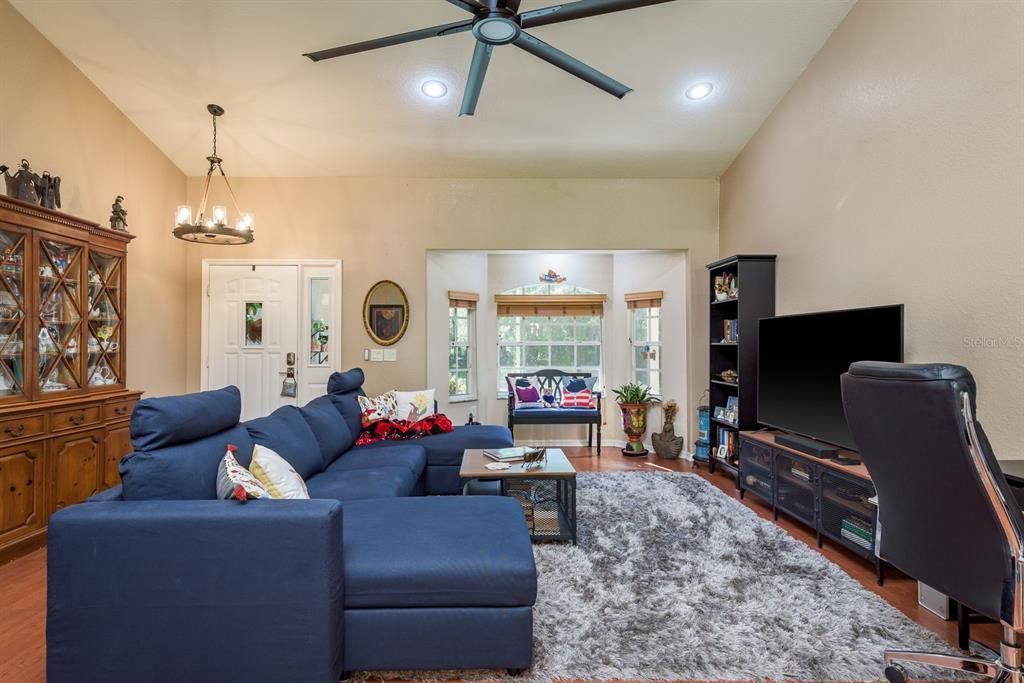 For Sale: $435,000 (3 beds, 2 baths, 1665 Square Feet)