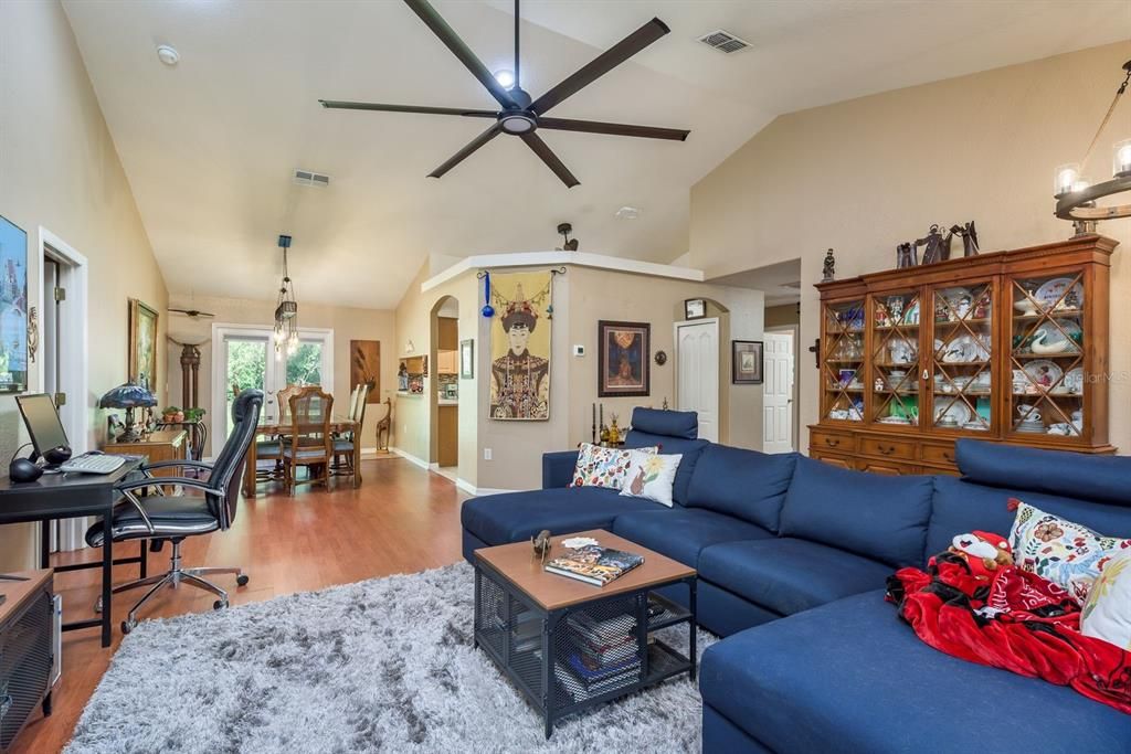 For Sale: $435,000 (3 beds, 2 baths, 1665 Square Feet)