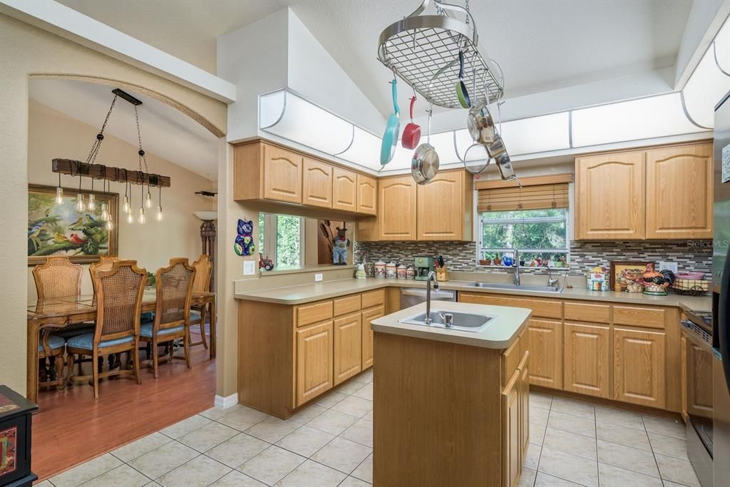 For Sale: $435,000 (3 beds, 2 baths, 1665 Square Feet)