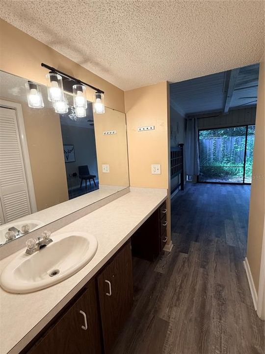 En Venta: $229,900 (2 camas, 2 baños, 1243 Pies cuadrados)