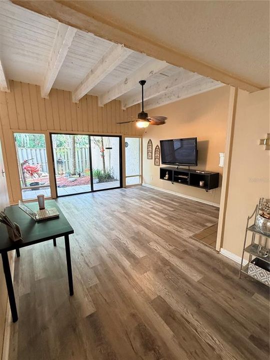 En Venta: $229,900 (2 camas, 2 baños, 1243 Pies cuadrados)