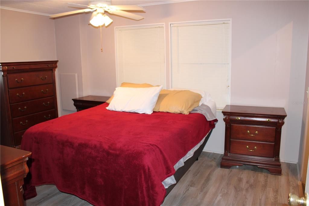 待售: $137,000 (2 贝兹, 2 浴室, 1104 平方英尺)