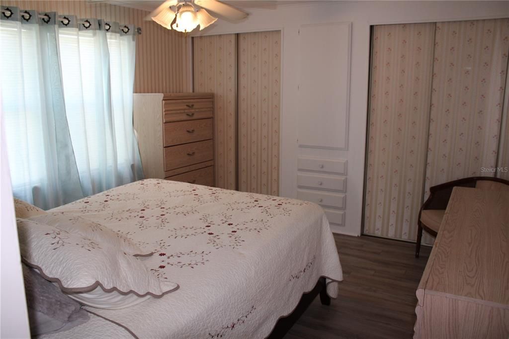 待售: $137,000 (2 贝兹, 2 浴室, 1104 平方英尺)