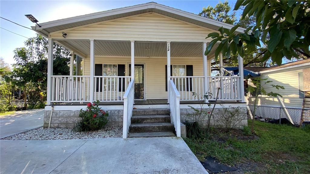 Recently Rented: $1,600 (3 beds, 2 baths, 1012 Square Feet)