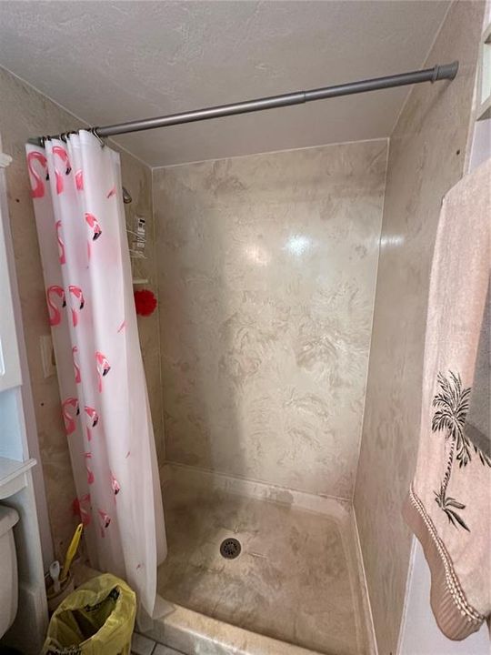 For Sale: $189,000 (2 beds, 1 baths, 832 Square Feet)