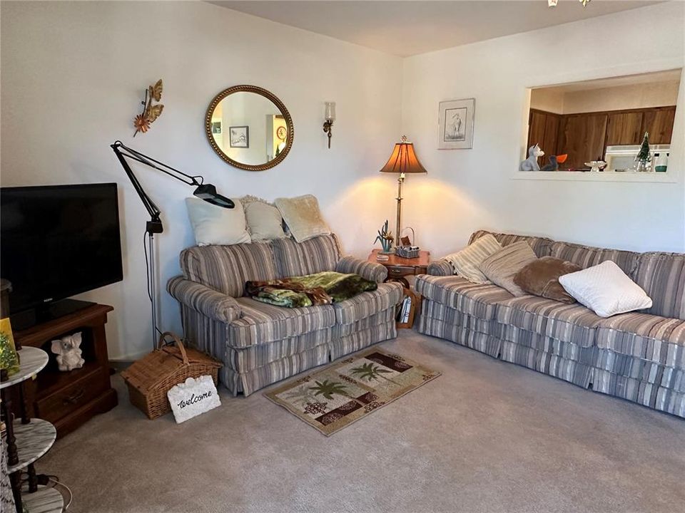 For Sale: $189,000 (2 beds, 1 baths, 832 Square Feet)