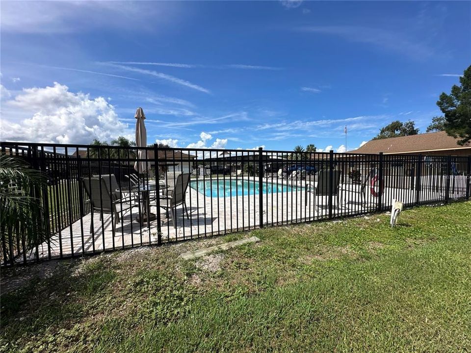 For Sale: $189,000 (2 beds, 1 baths, 832 Square Feet)