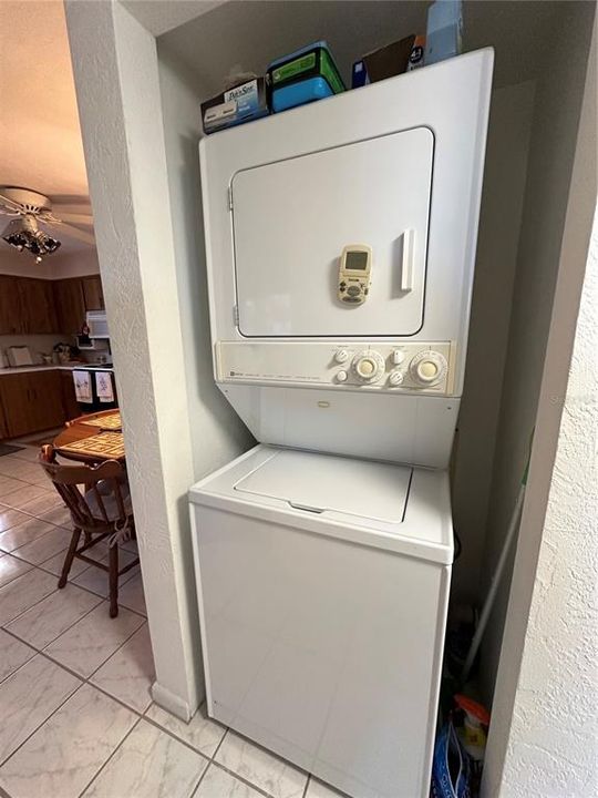 For Sale: $189,000 (2 beds, 1 baths, 832 Square Feet)