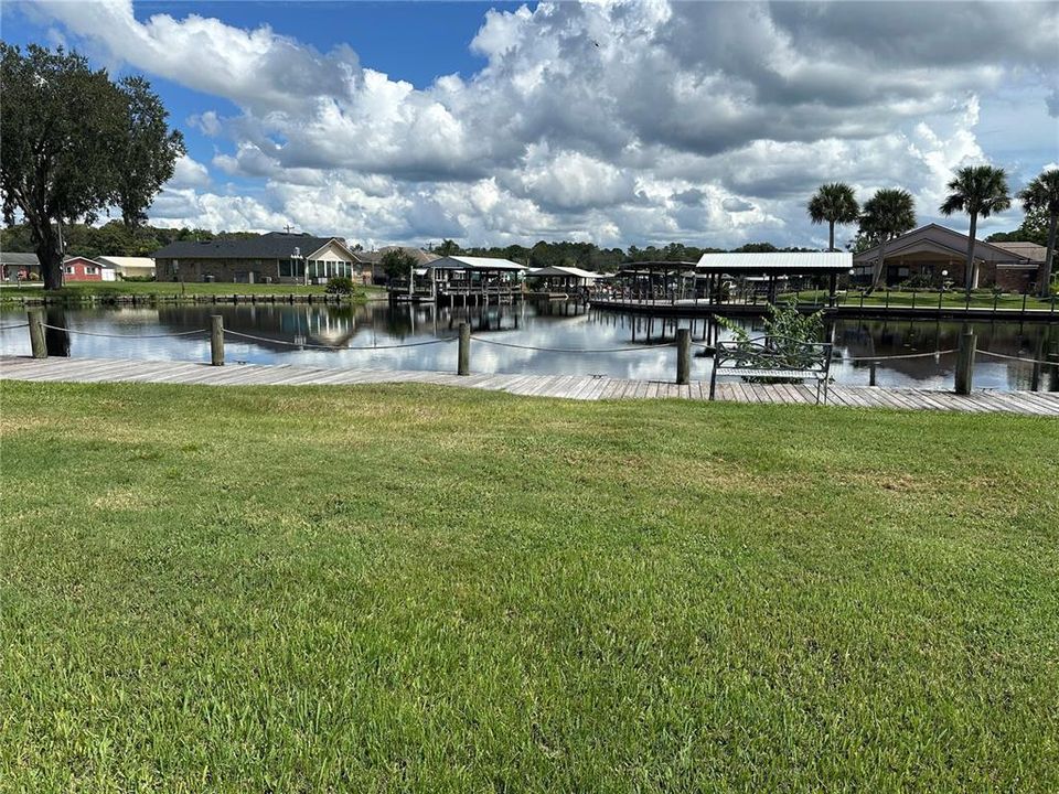 For Sale: $189,000 (2 beds, 1 baths, 832 Square Feet)