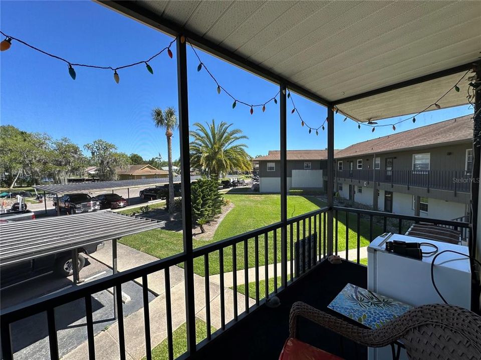 For Sale: $189,000 (2 beds, 1 baths, 832 Square Feet)