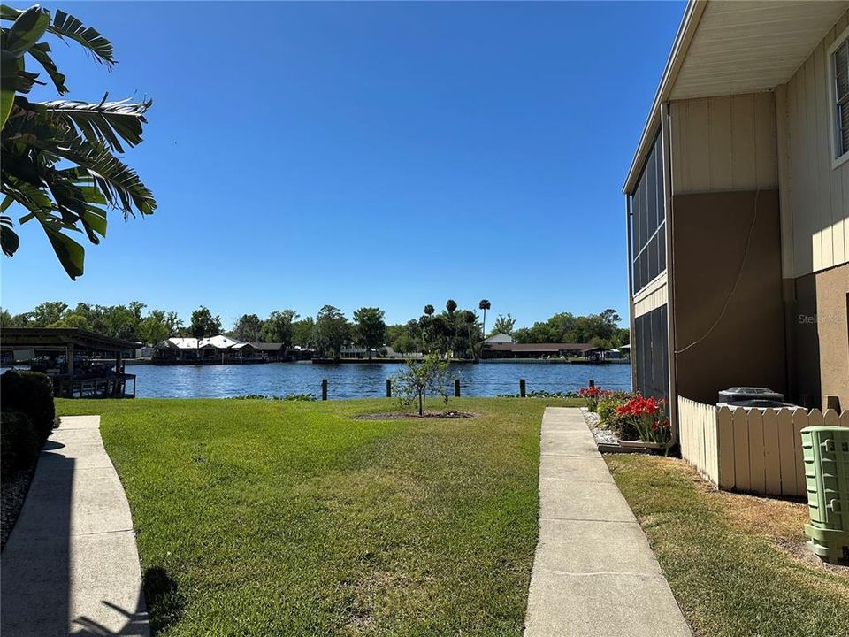 For Sale: $189,000 (2 beds, 1 baths, 832 Square Feet)