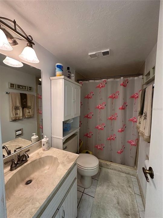 For Sale: $189,000 (2 beds, 1 baths, 832 Square Feet)