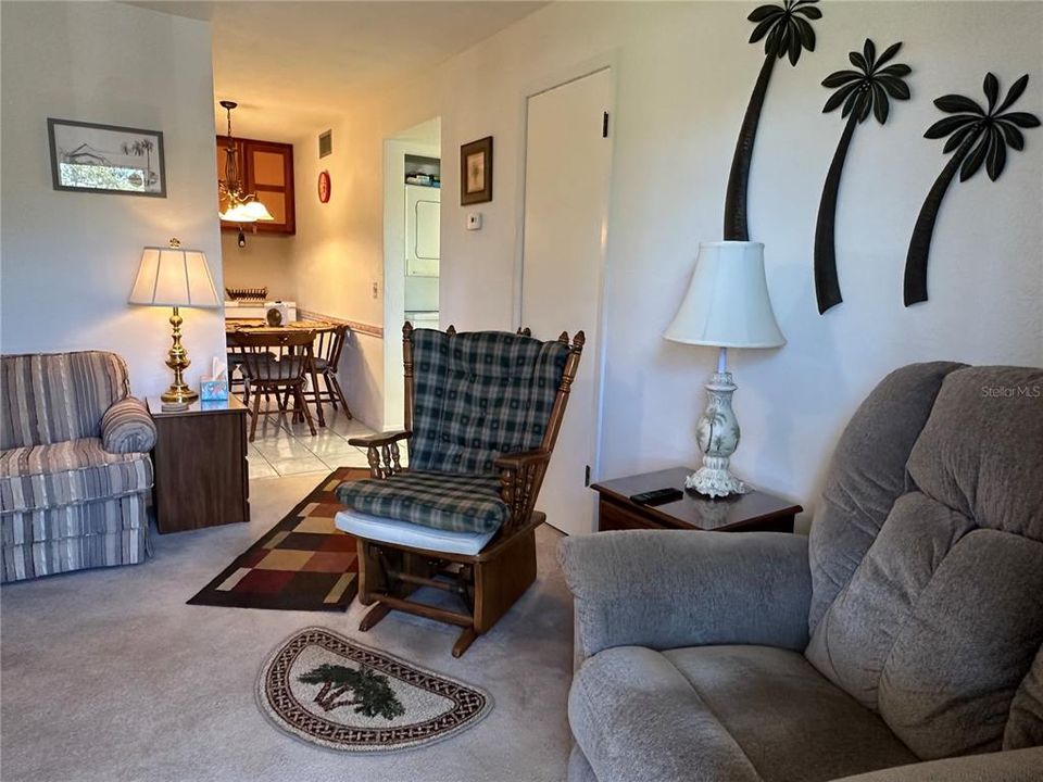 For Sale: $189,000 (2 beds, 1 baths, 832 Square Feet)