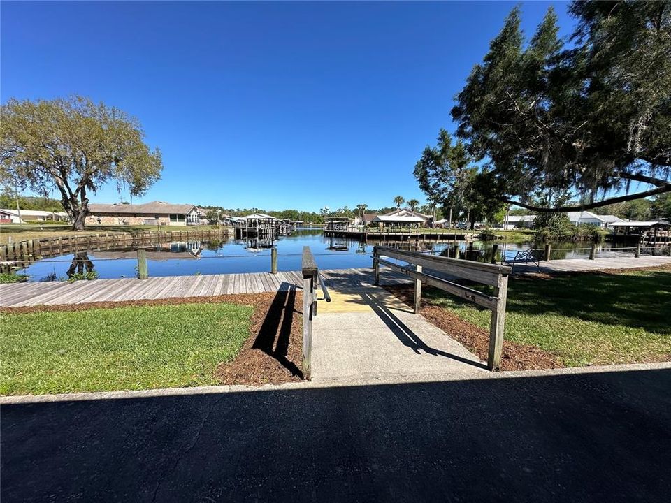 For Sale: $189,000 (2 beds, 1 baths, 832 Square Feet)