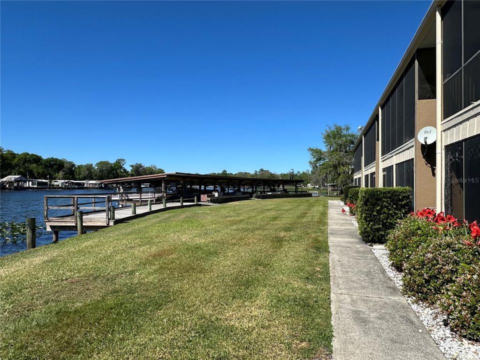 For Sale: $189,000 (2 beds, 1 baths, 832 Square Feet)