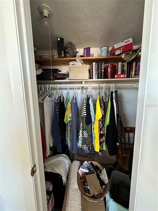 For Sale: $189,000 (2 beds, 1 baths, 832 Square Feet)