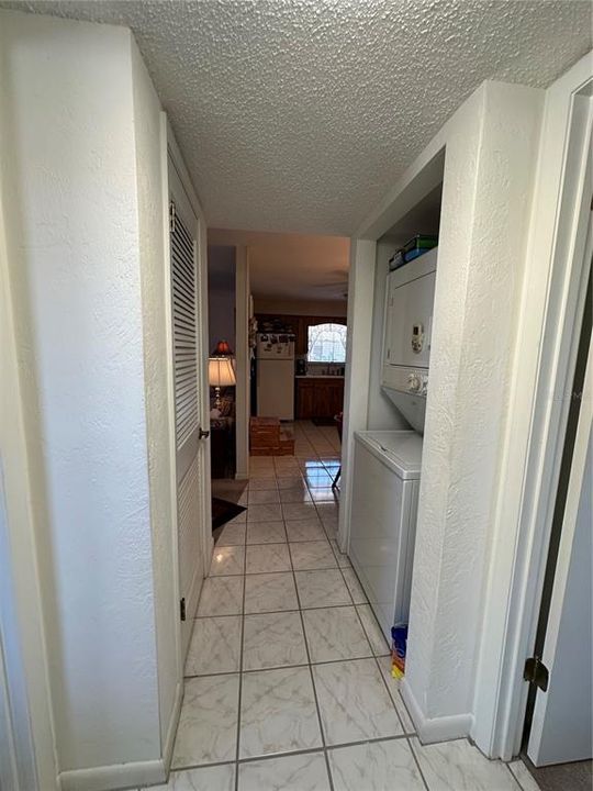For Sale: $189,000 (2 beds, 1 baths, 832 Square Feet)