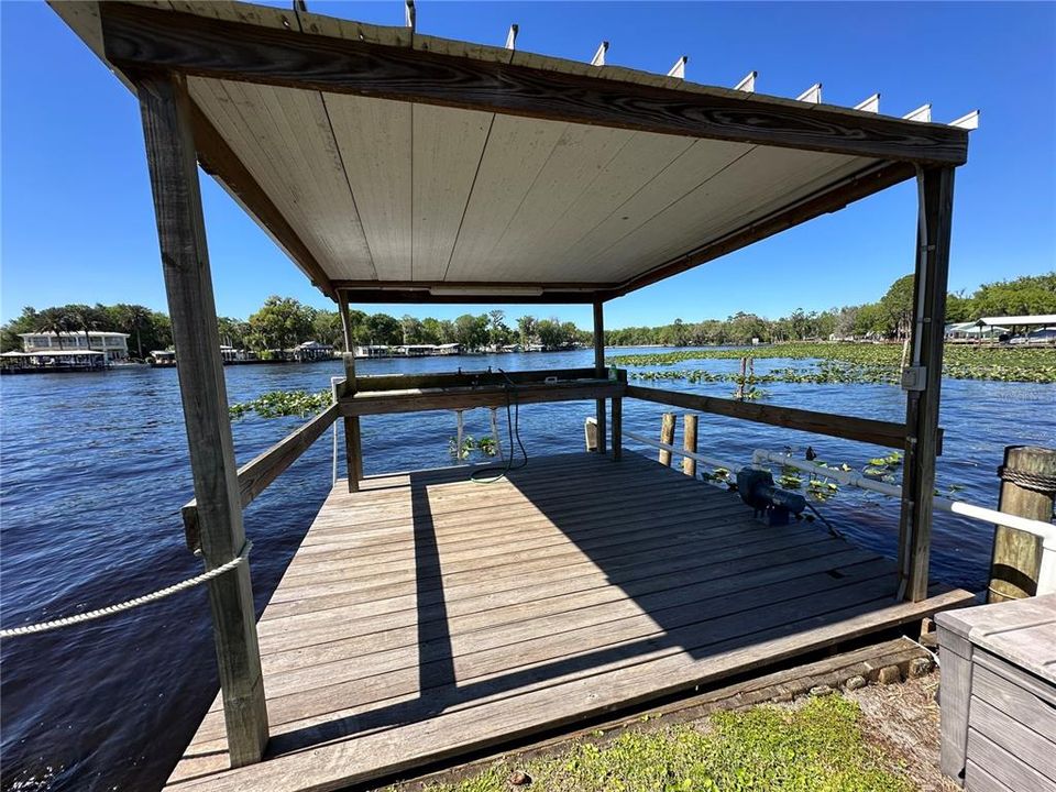 For Sale: $189,000 (2 beds, 1 baths, 832 Square Feet)