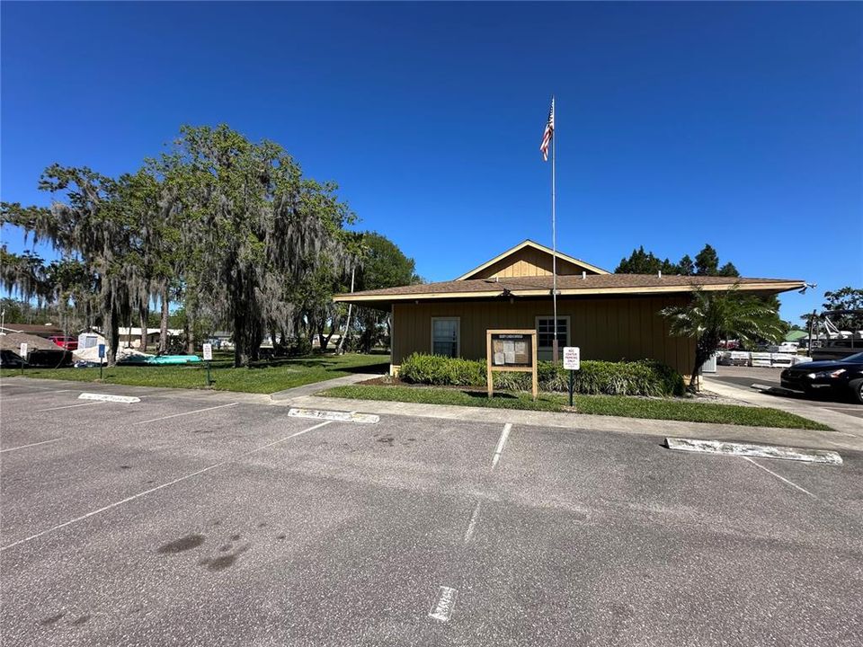 For Sale: $189,000 (2 beds, 1 baths, 832 Square Feet)