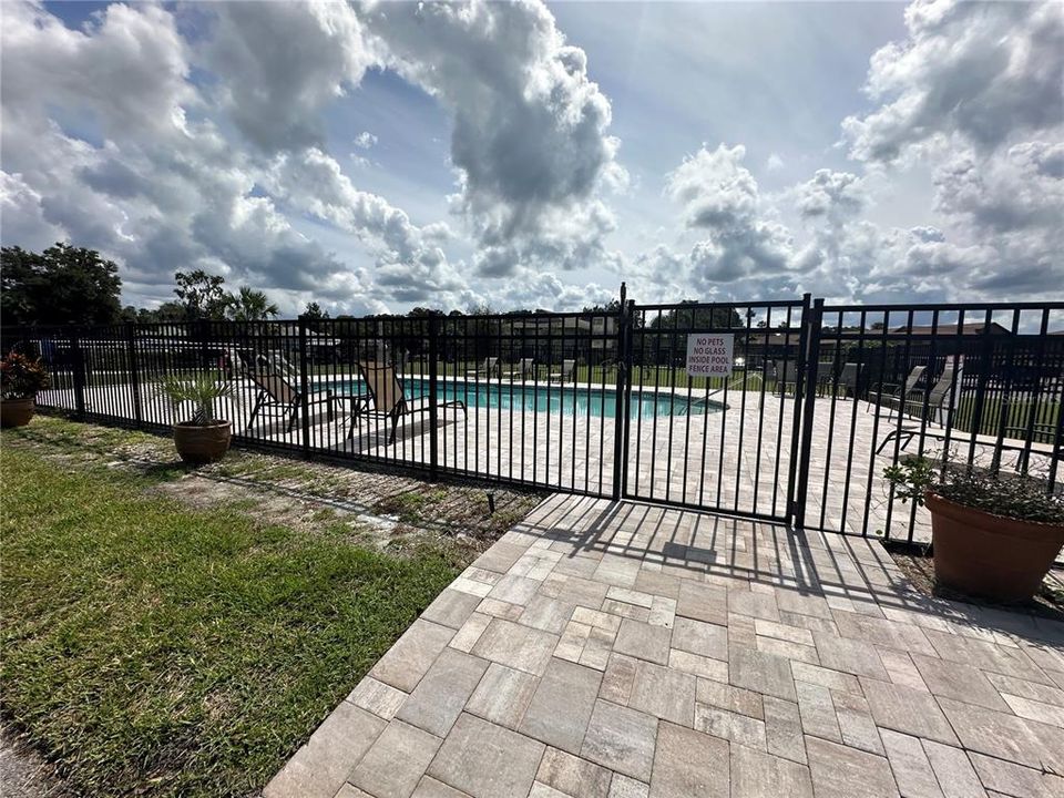 For Sale: $189,000 (2 beds, 1 baths, 832 Square Feet)