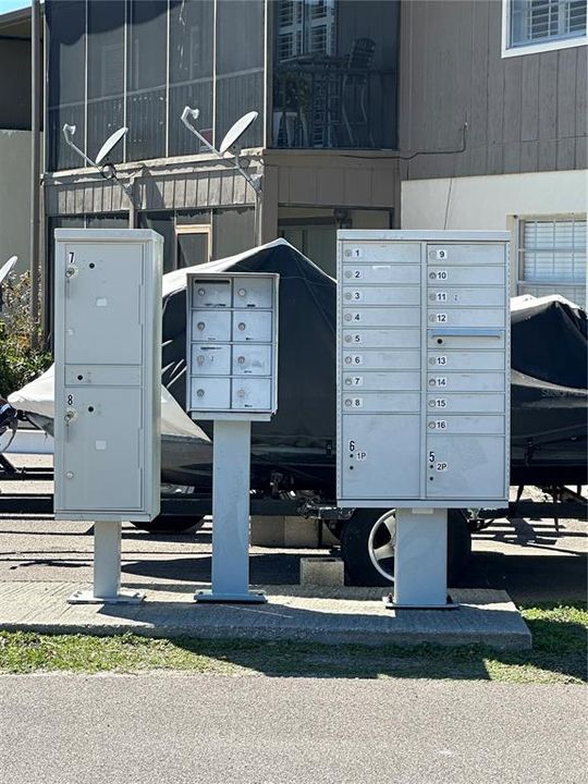 For Sale: $189,000 (2 beds, 1 baths, 832 Square Feet)