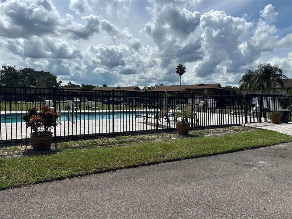 For Sale: $189,000 (2 beds, 1 baths, 832 Square Feet)