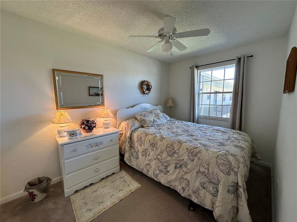 For Sale: $189,000 (2 beds, 1 baths, 832 Square Feet)