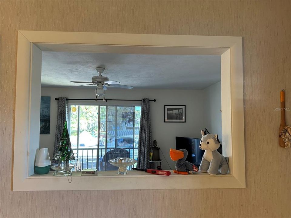 For Sale: $189,000 (2 beds, 1 baths, 832 Square Feet)