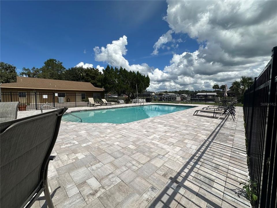 For Sale: $189,000 (2 beds, 1 baths, 832 Square Feet)