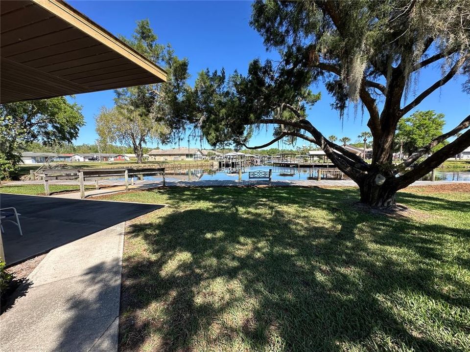 For Sale: $189,000 (2 beds, 1 baths, 832 Square Feet)