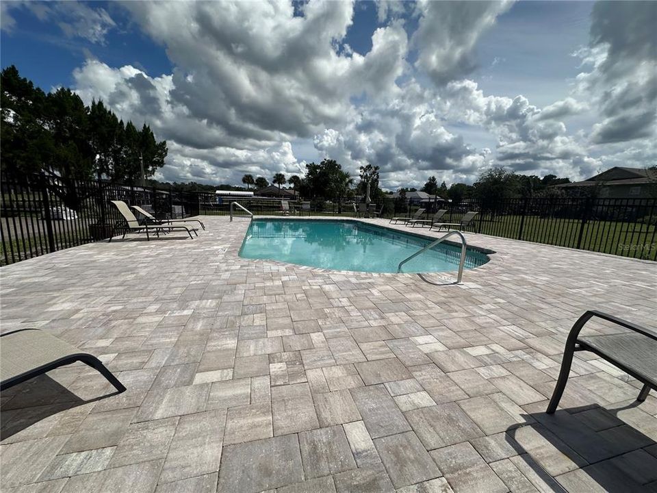 For Sale: $189,000 (2 beds, 1 baths, 832 Square Feet)