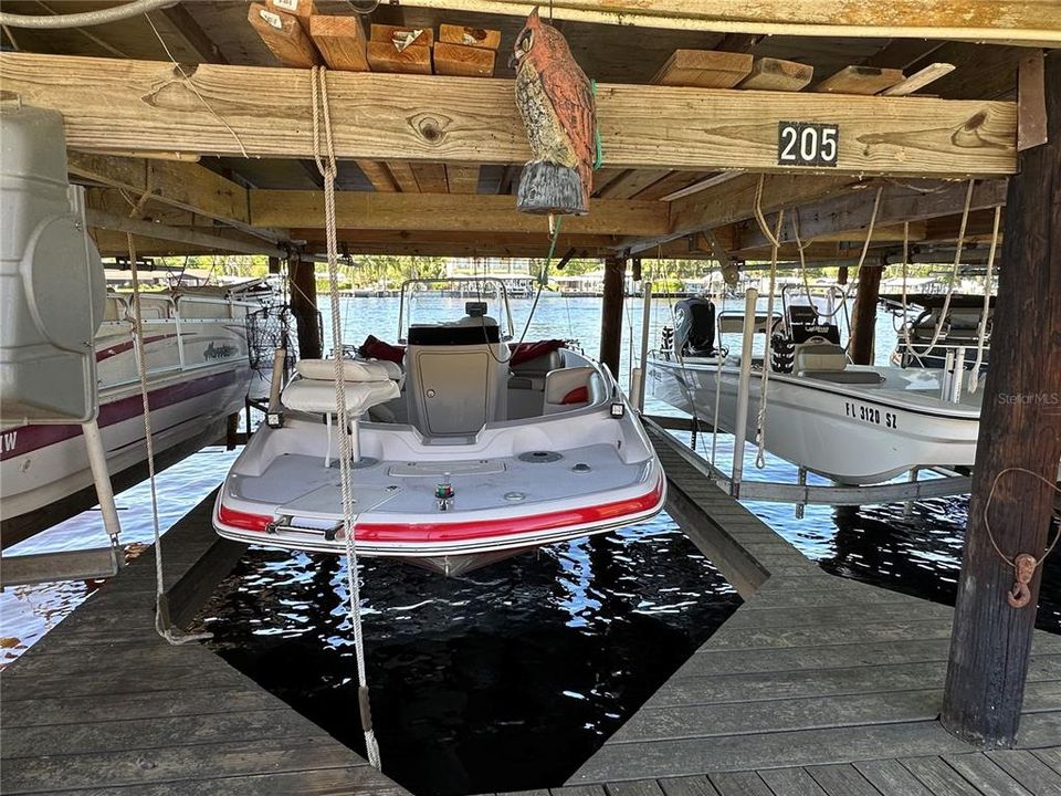 For Sale: $189,000 (2 beds, 1 baths, 832 Square Feet)