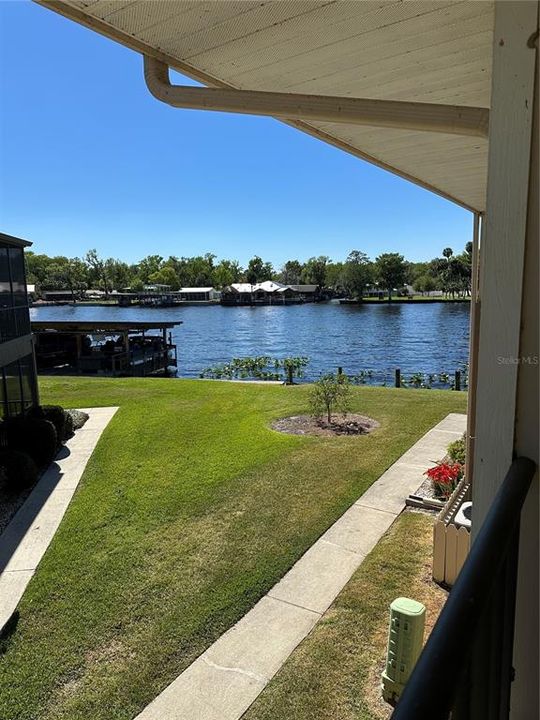 For Sale: $189,000 (2 beds, 1 baths, 832 Square Feet)