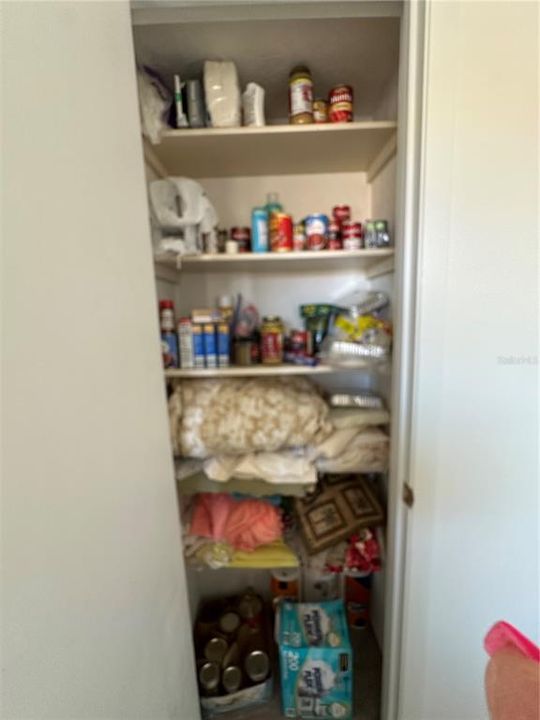 For Sale: $189,000 (2 beds, 1 baths, 832 Square Feet)