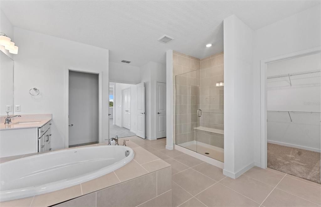 Под контрактом: $772,680 (4 спален, 4 ванн, 4272 Квадратных фут)