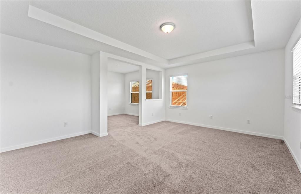 Под контрактом: $772,680 (4 спален, 4 ванн, 4272 Квадратных фут)