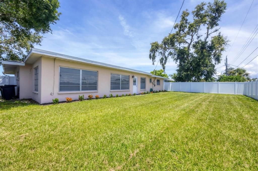 For Sale: $565,000 (3 beds, 2 baths, 1930 Square Feet)