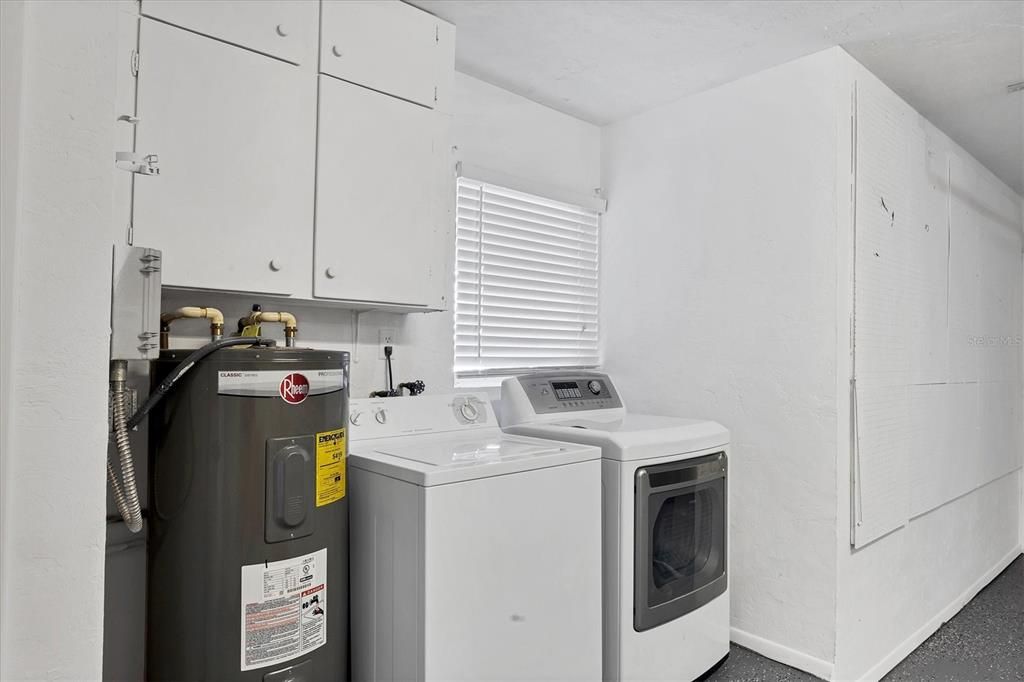 For Sale: $565,000 (3 beds, 2 baths, 1930 Square Feet)