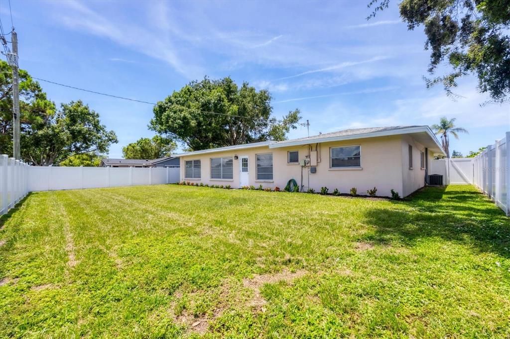 For Sale: $565,000 (3 beds, 2 baths, 1930 Square Feet)