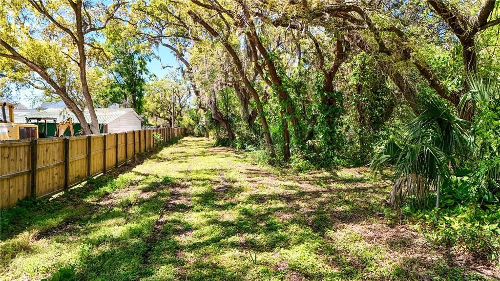 合同活跃: $135,000 (1.55 acres)